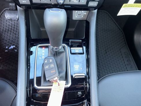 New 2026 Jeep Compass Latitude image 36