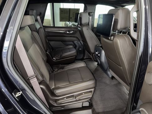 Used 2024 GMC Yukon Denali w/ Advanced Technology Package image 12