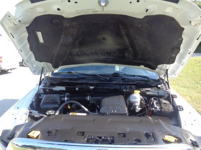 Used 2022 RAM 1500 Classic SLT w/ Electronics Group AWD/4WD image 28