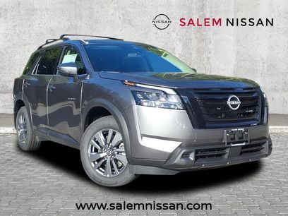 New 2025 Nissan Pathfinder SV w/ Black Appearance Package