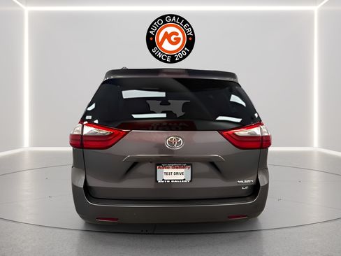 Used 2020 Toyota Sienna LE FWD image 5