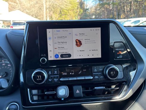 Used 2025 Toyota Highlander LE image 21