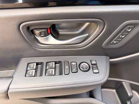 Used 2025 Honda Pilot TrailSport image 13