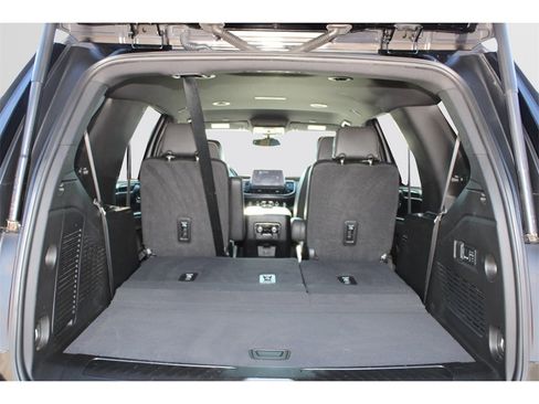 Used 2022 GMC Yukon SLT w/ SLT Luxury Package image 14