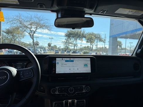 Used 2024 Jeep Gladiator Rubicon w/ Safety Group image 9