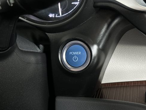 Used 2021 Toyota Sienna XLE w/ XLE Plus Package FWD image 23