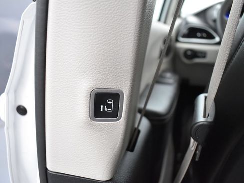 Used 2023 Chrysler Pacifica Touring-L FWD image 20