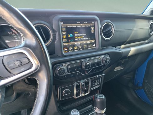 Used 2021 Jeep Wrangler Unlimited Sahara w/ Cold Weather Group AWD/4WD image 24