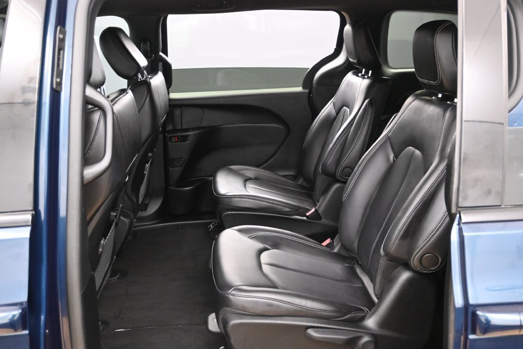 Used 2023 Chrysler Pacifica Touring-L w/ S Appearance Package FWD image 26