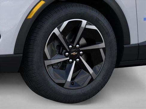 New 2026 Chevrolet Equinox EV LT image 9