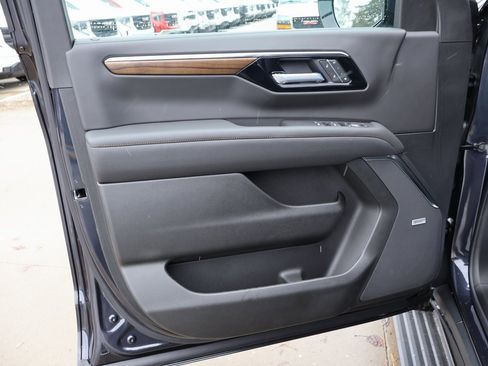 New 2025 Chevrolet Suburban High Country image 12