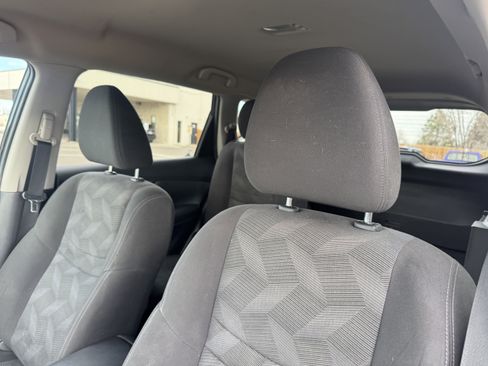 Used 2016 Nissan Rogue SV w/ SV Premium Package image 14