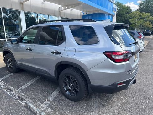 Used 2025 Honda Pilot TrailSport image 12