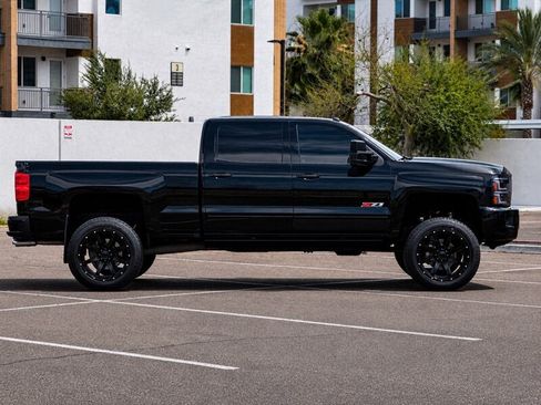 Used 2017 Chevrolet Silverado 2500 LTZ w/ Midnight Edition AWD/4WD image 2