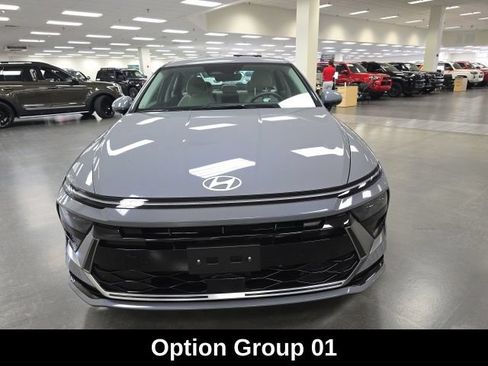 Used 2024 Hyundai Sonata SEL FWD image 2