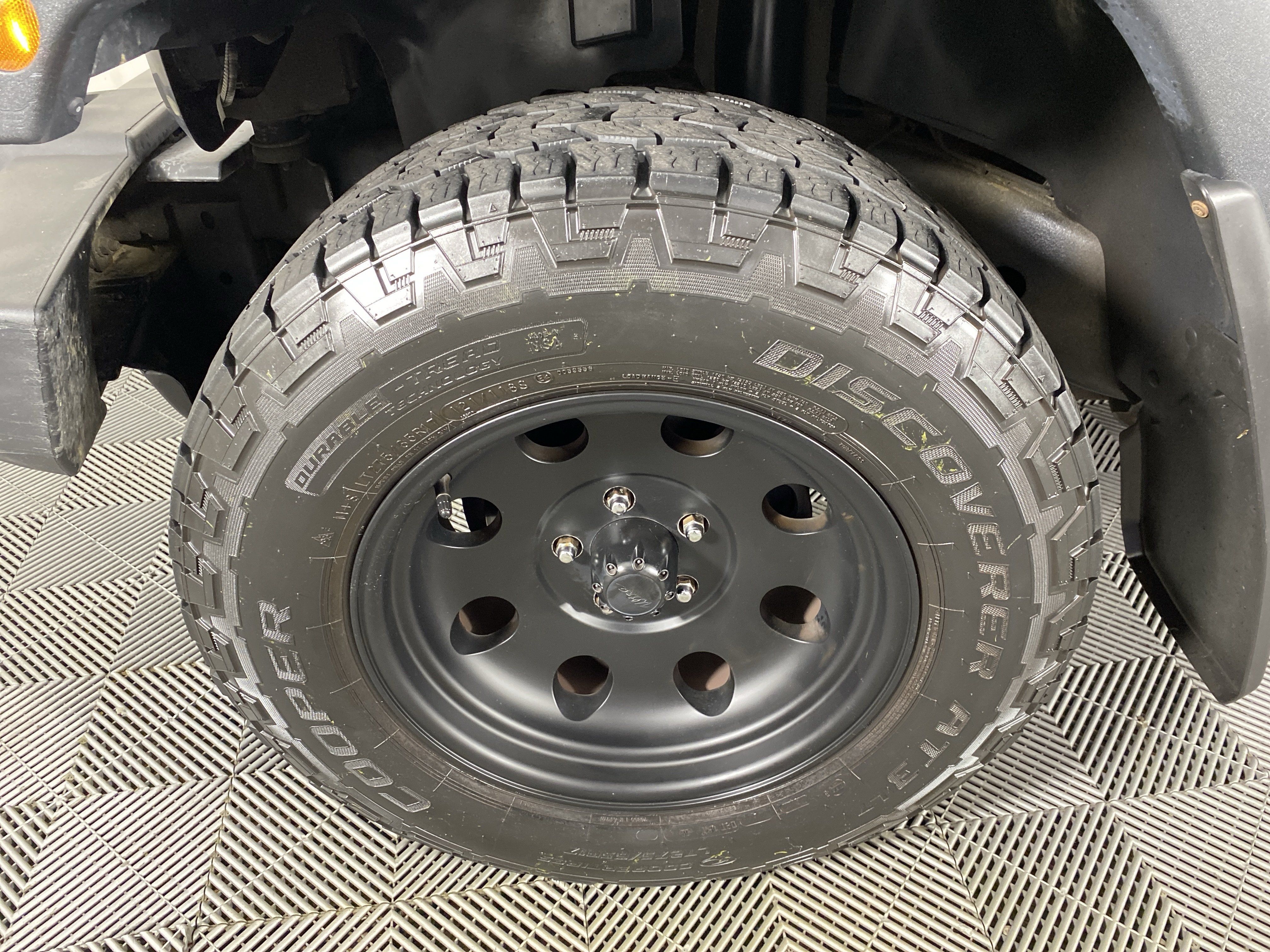 Used 2016 Jeep Wrangler Rubicon w/ Dual Top Group AWD/4WD image 10