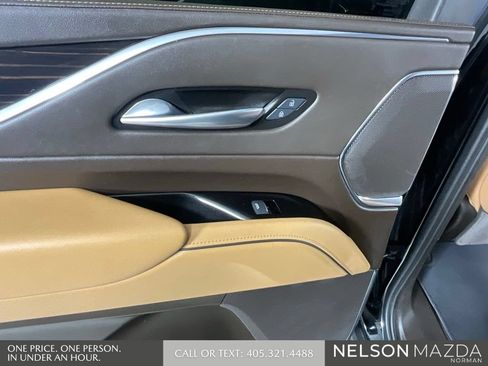 Used 2024 Cadillac Escalade ESV Sport w/ LPO, ONYX Package AWD/4WD image 19