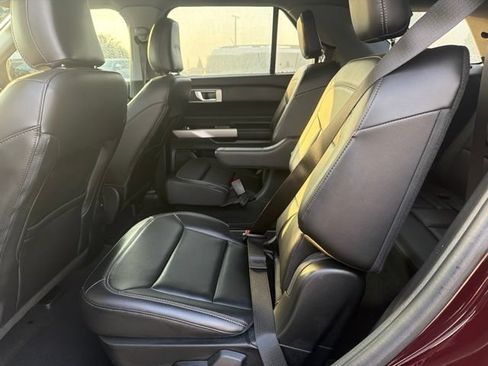 Used 2023 Ford Explorer XLT w/ Equipment Group 202A RWD image 10
