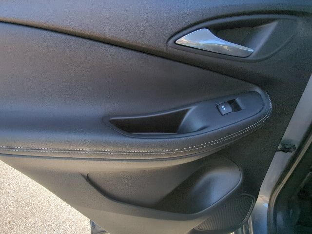 Used 2022 Buick Encore GX Select w/ Sport Touring Package FWD image 25