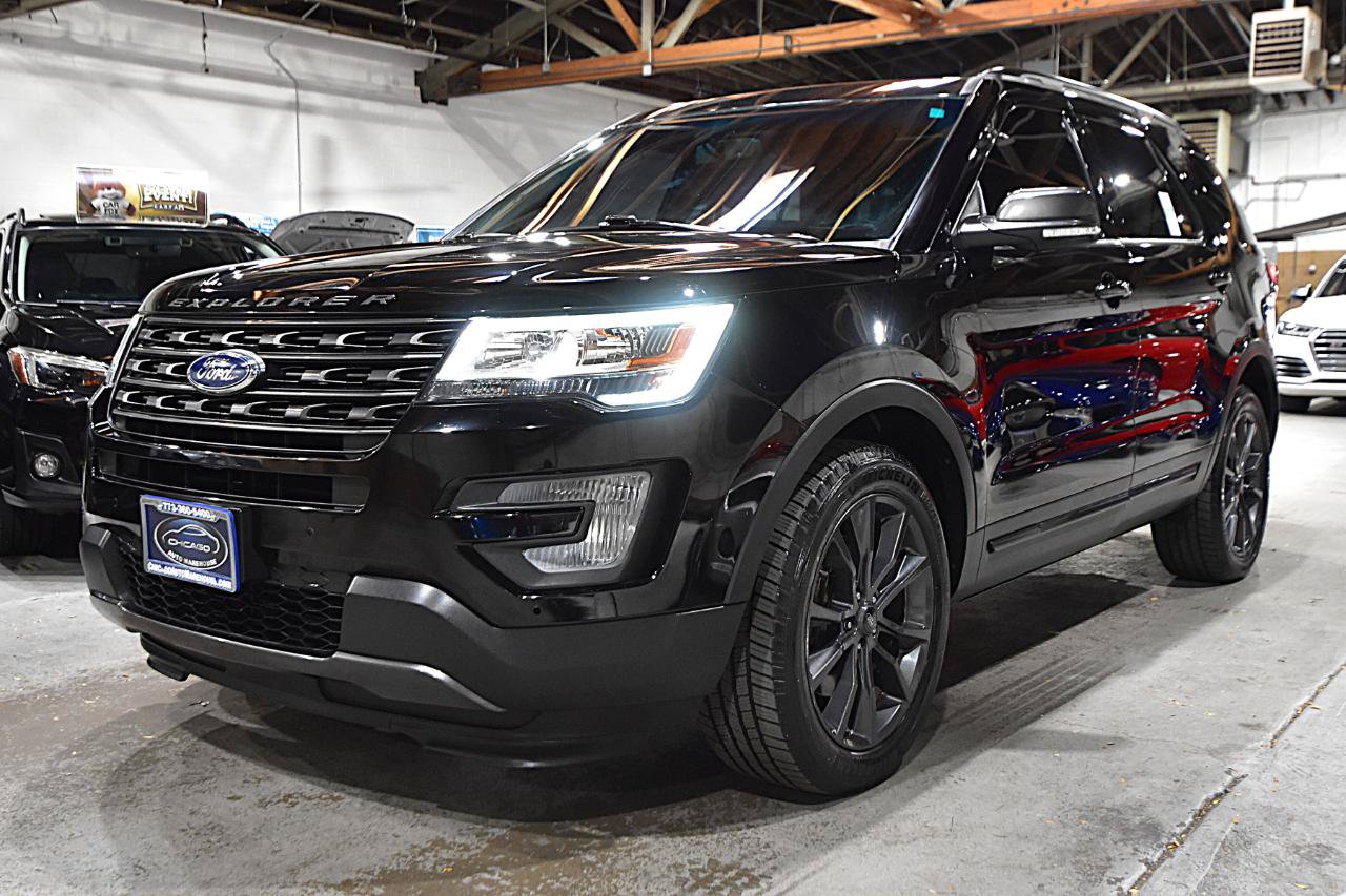 Used 2017 Ford Explorer XLT w/ Equipment Group 202A AWD/4WD image 3