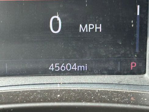 Used 2024 GMC Terrain SLT image 35