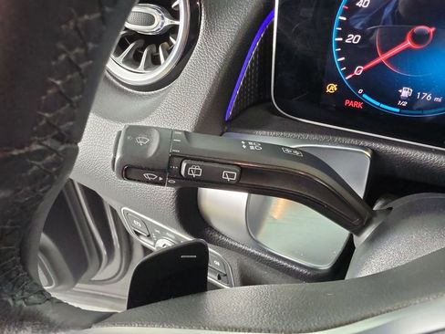 Used 2021 Mercedes-Benz GLB 250 image 18