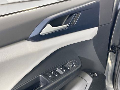 Used 2022 Volkswagen Taos SE image 18