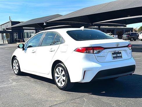 Used 2023 Toyota Corolla LE image 6