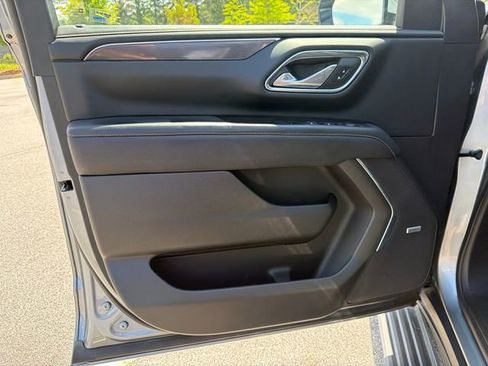 Used 2023 GMC Yukon XL AT4 w/ Technology Package AWD/4WD image 10