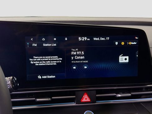 Used 2025 Hyundai Elantra SEL image 17