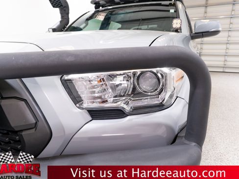 Used 2019 Toyota Tacoma TRD Off-Road AWD/4WD image 8