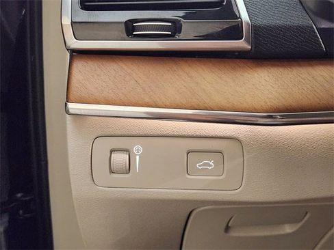 Used 2021 Volvo XC90 T6 Momentum w/ Advanced Package image 22