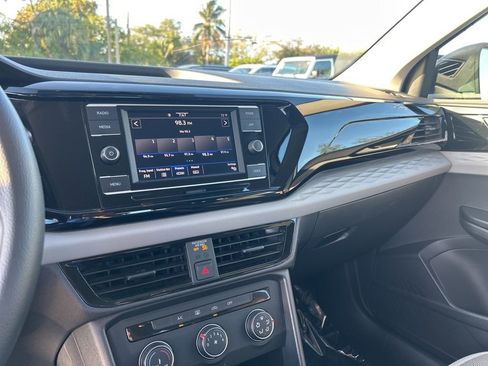 Used 2022 Volkswagen Taos S image 11