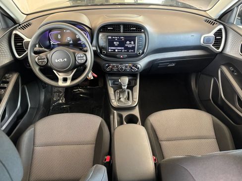 Used 2025 Kia Soul LX w/ LX Technology Package FWD image 30