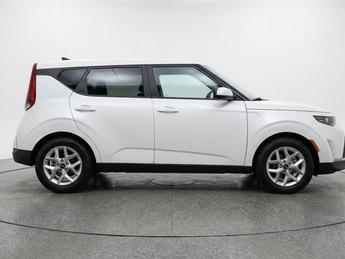 Used 2025 Kia Soul LX w/ LX Technology Package image 11