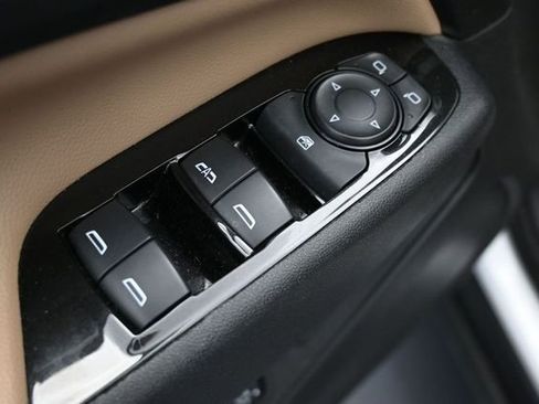 Used 2024 Chevrolet Equinox Premier FWD image 14