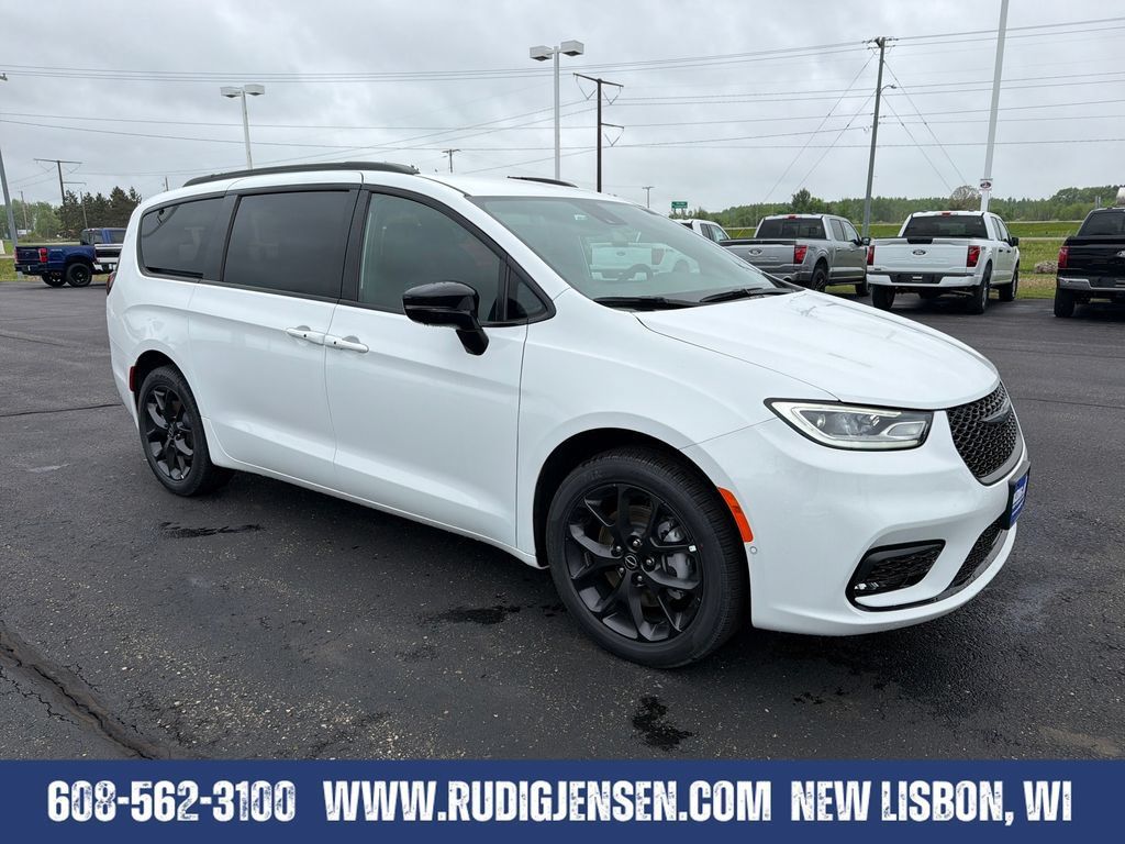 New 2026 Chrysler Pacifica Select w/ S Appearance Package AWD/4WD image 7