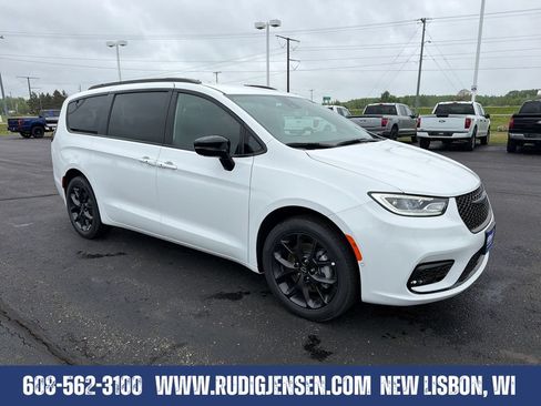 New 2026 Chrysler Pacifica Select w/ S Appearance Package AWD/4WD image 7
