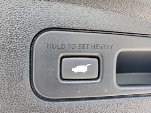 Used 2025 Acura MDX w/ Technology Package FWD image 9