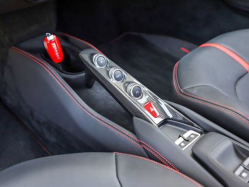Certified 2022 Ferrari F8 Tributo RWD image 52