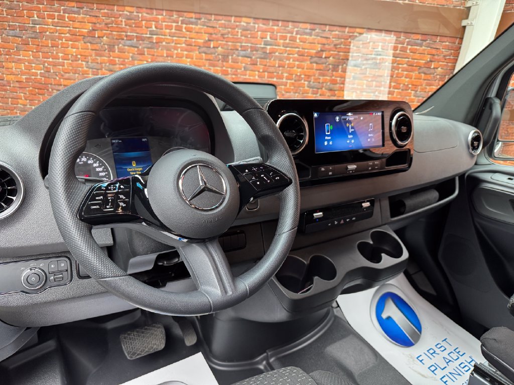 Used 2025 Mercedes-Benz Sprinter 3500 image 14