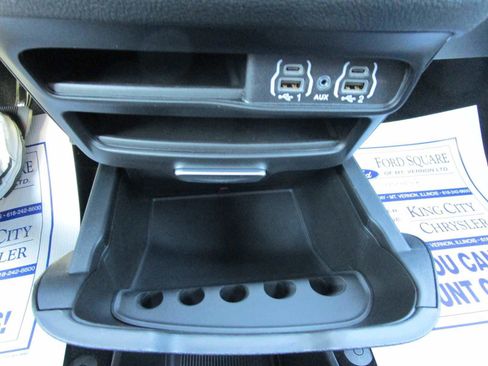 New 2025 Chrysler Pacifica Select image 30