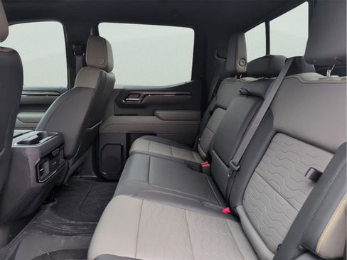 Used 2023 Chevrolet Silverado 1500 ZR2 w/ Technology Package image 31