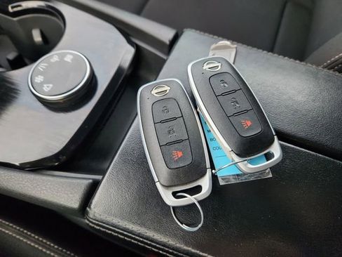 Used 2023 Nissan Rogue S image 43