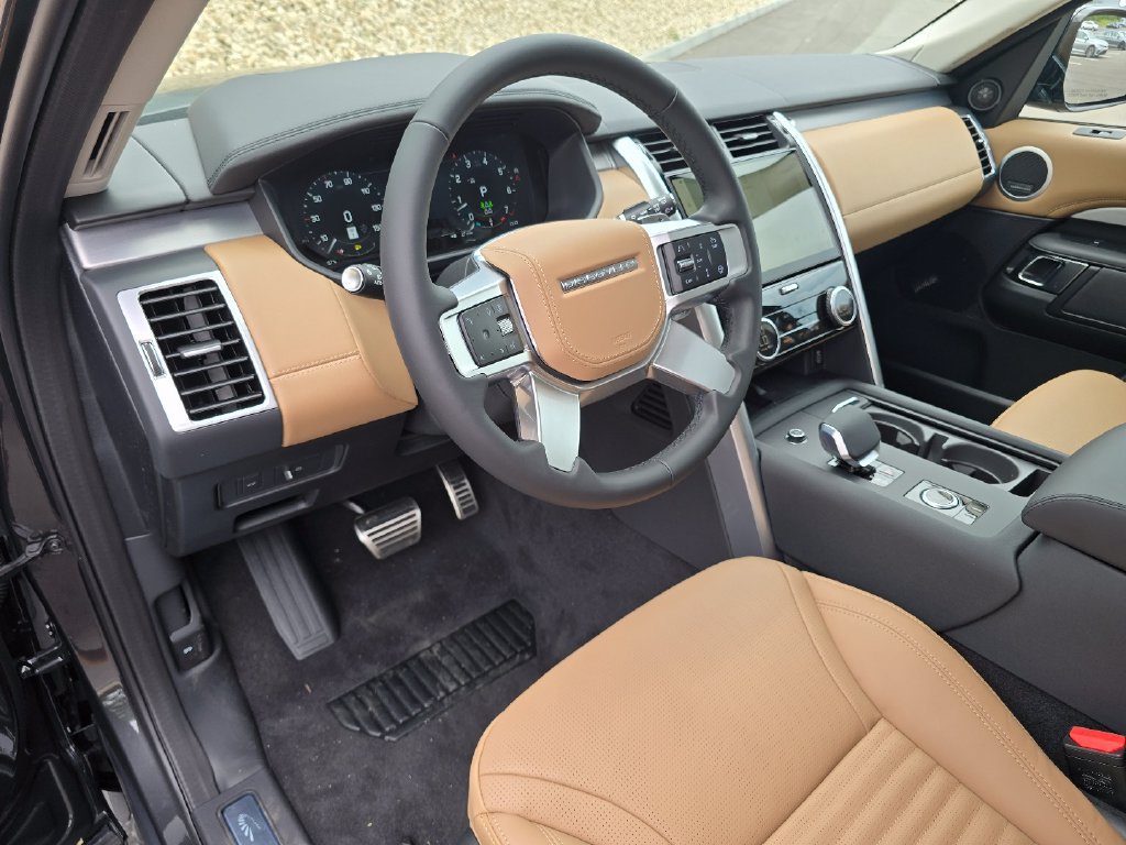 New 2026 Land Rover Discovery Limited Edition AWD/4WD image 40