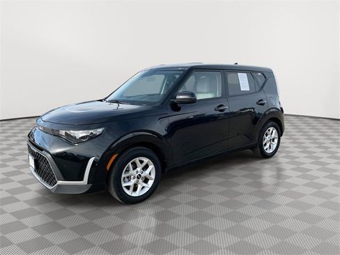 Used 2023 Kia Soul LX w/ LX Technology Package image 4