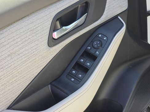 Used 2023 Nissan Rogue SV FWD image 30