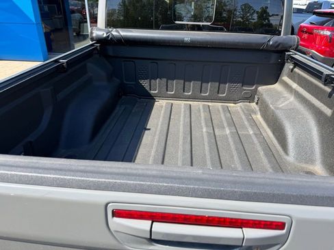 Used 2022 Jeep Gladiator Overland image 12