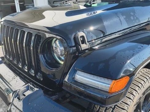 Used 2022 Jeep Gladiator Overland AWD/4WD image 3