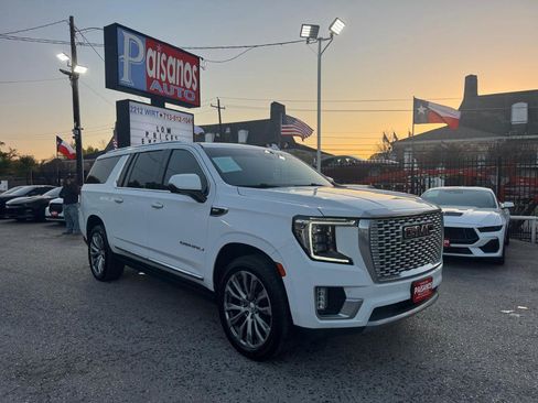 Used 2021 GMC Yukon XL Denali w/ Denali Premium Package image 4
